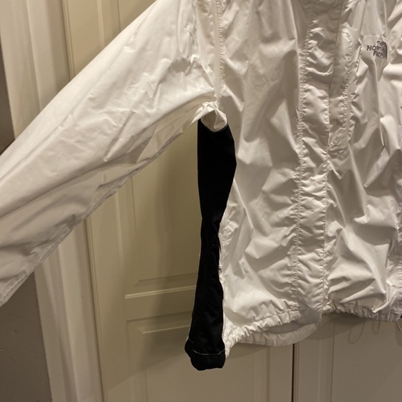 The North Face light weight coat - Picture 3 of 6